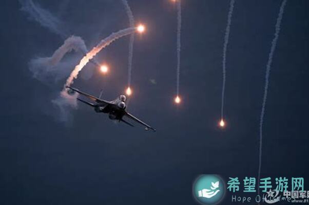 拂晓攻略大揭秘：驱逐炮与轰炸机装备搭配，快速提升战力攻略曝光！